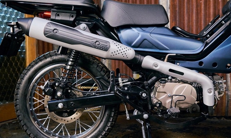 Thiết kế yên xe liền khối, đặt ở độ cao vừa phải