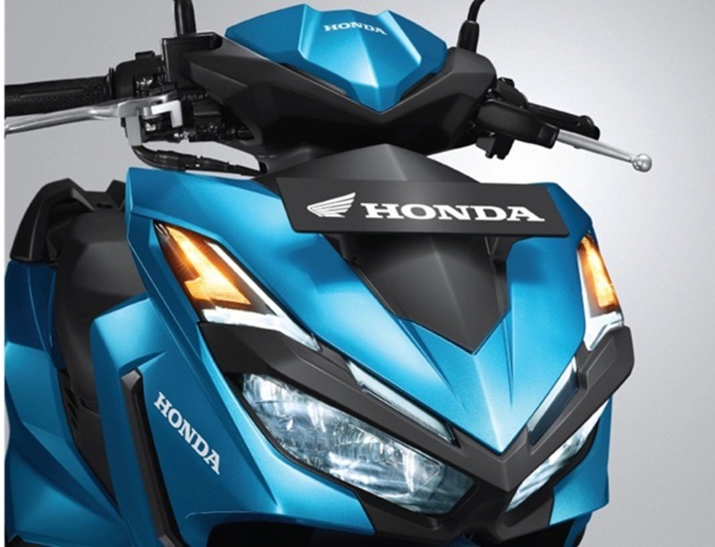 Phần đầu xe gây ấn tượng với cụm đèn pha LED được tinh chỉnh sắc nét