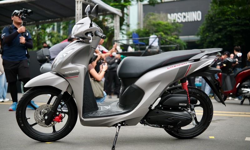 Vision 2026 giữ dáng xe thon dài, phần yên trước thấp và yên sau nhô cao nhẹ