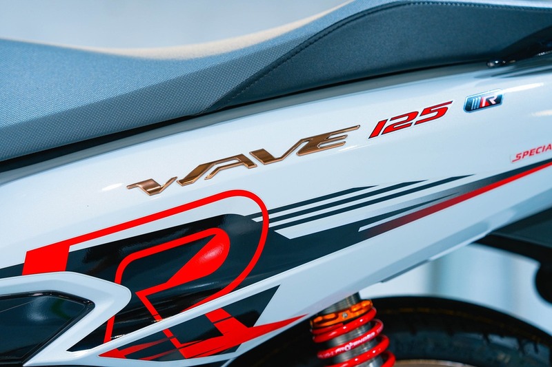 Bộ tem chữ “Wave 125R Special Edition” với đồ họa 3D