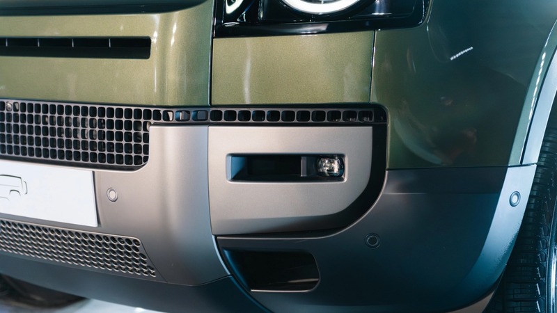 Họa tiết gân nổi hình quả trám được thay thế bằng các ô vuông xếp đều