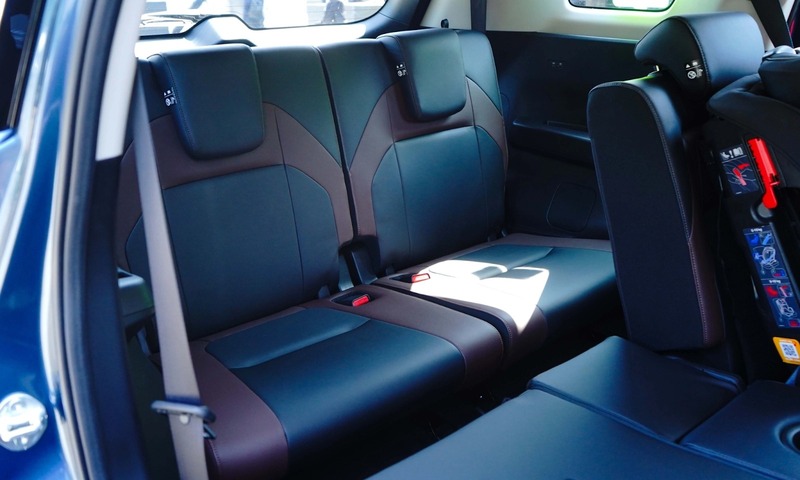 Khoang chứa đồ phía sau cũng được thiết kế thực dụng