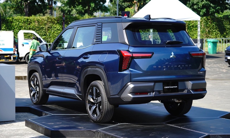 Cụm đèn hậu LED bản rộng mang phong cách thiết kế mới