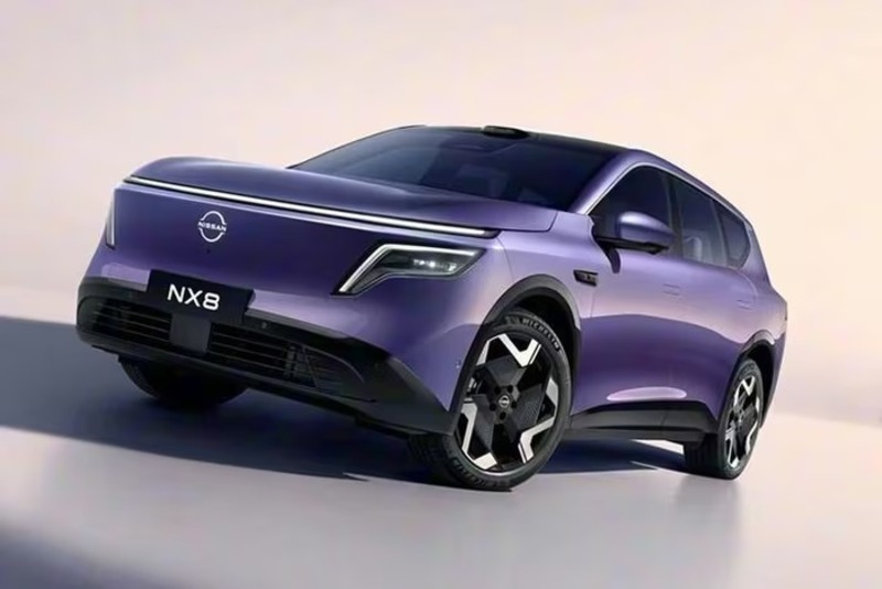 NX8 đã tạo ấn tượng bằng dải đèn định vị mảnh trải dài