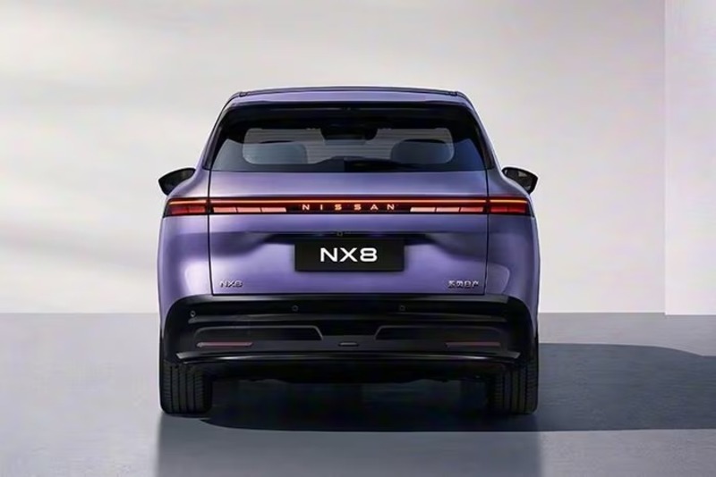 NX8 sử dụng đèn hậu OLED toàn chiều rộng với hơn 2.000 điểm sáng