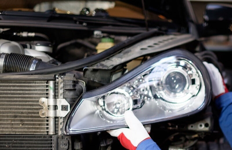 Tháo lắp đèn LED không đúng kỹ thuật